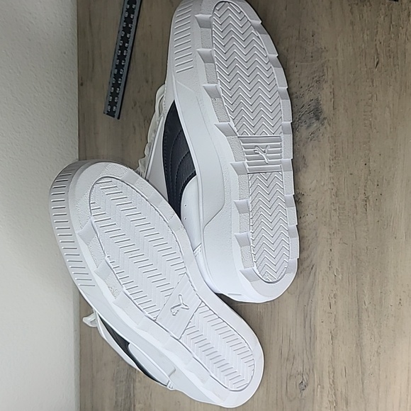 NEW Puma Platform Sneakers - Picture 8 of 8